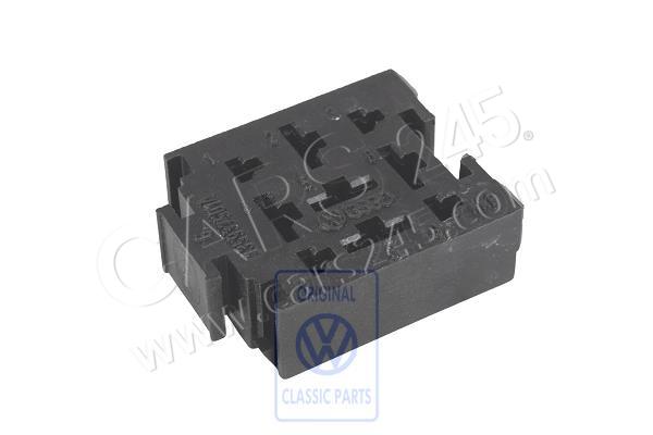 Relay plate 1 point, 9 pin AUDI / VOLKSWAGEN 135937501A