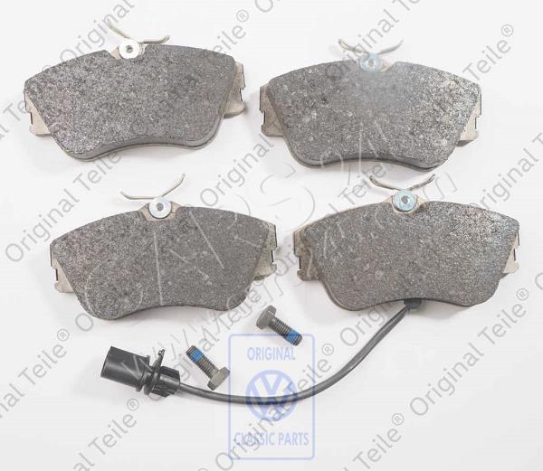 1 set: brake pads with wear indicator for disc brake AUDI / VOLKSWAGEN 7D0698151G