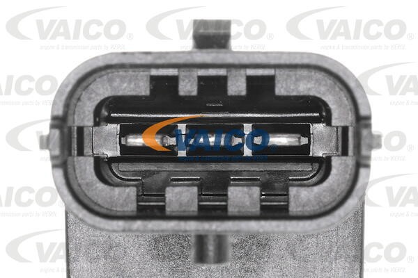 Charge Air Hose VAICO V21-0052 2