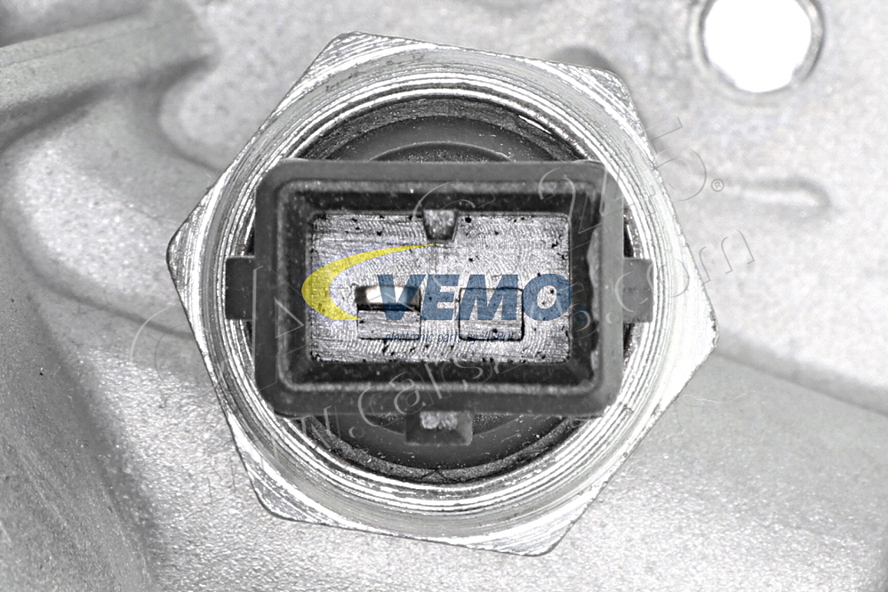 Oil Cooler, engine oil VEMO V20-60-0045-1 2
