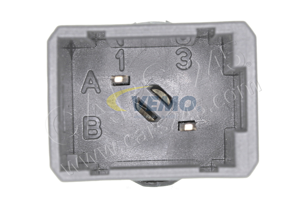 Switch, clutch control (cruise control) VEMO V46-73-0022 2