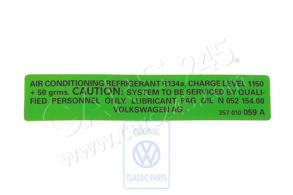 Sticker *air conditioning refrigerant *r134a, charge level ........ *caution: system to be servi- *ced by qualified personnel *only. lubricant pag oil *n 052 154 00   volkswagen ag Volkswagen Classic 357010059A